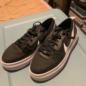 Women’s Nike Platform Sneakers Black & White Size 9